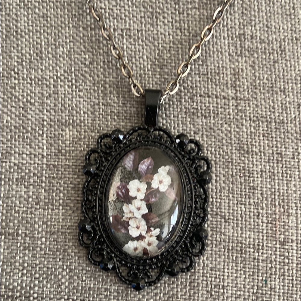 NEW HandMade White Flower Cabochon Pendant Necklace
